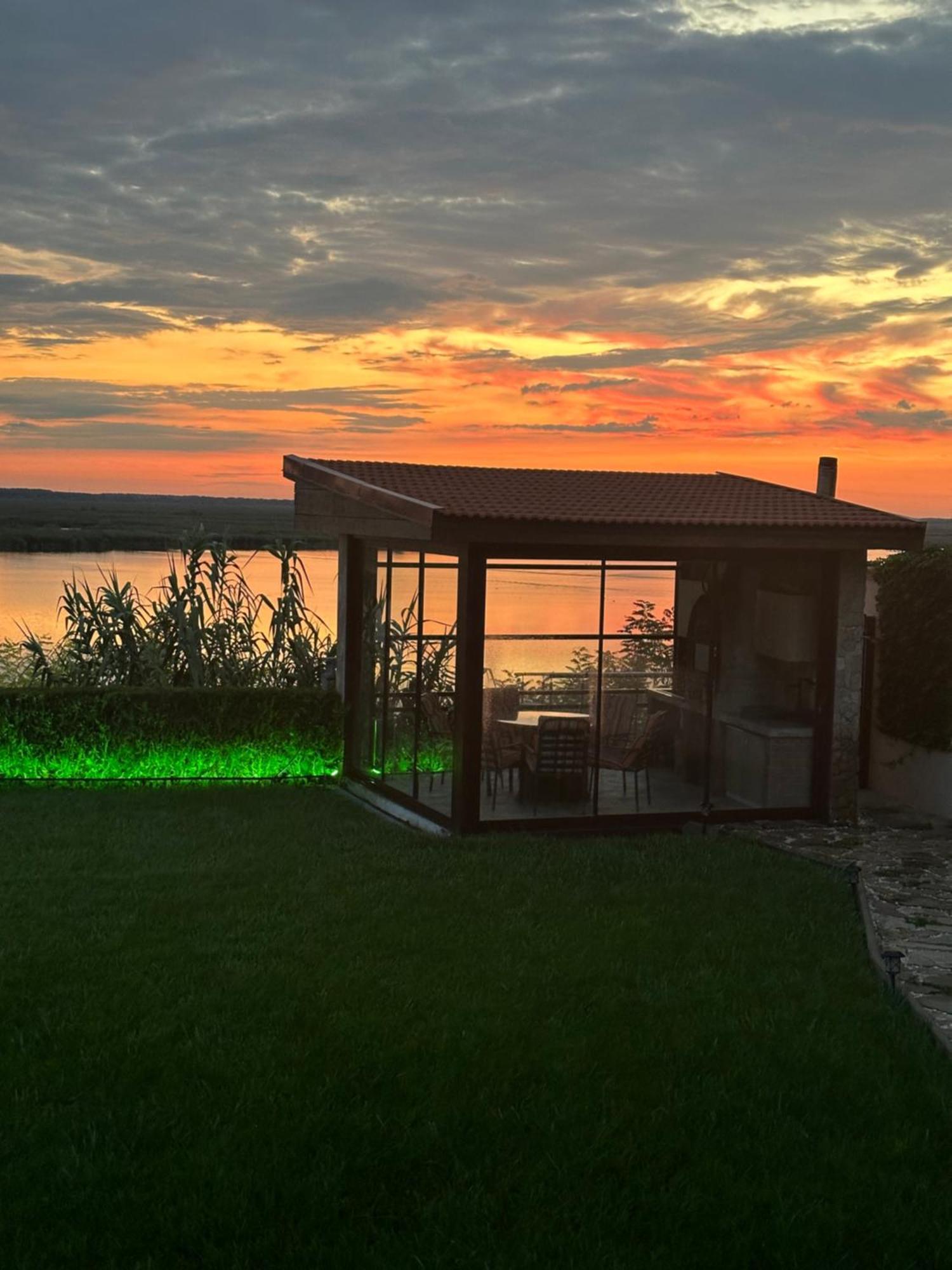 Casa Miralago Boutique Adults Only Tulcea Exterior photo